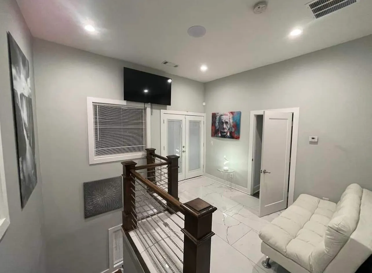4 bed, 2200 sqft, $3,500 — Photo 1