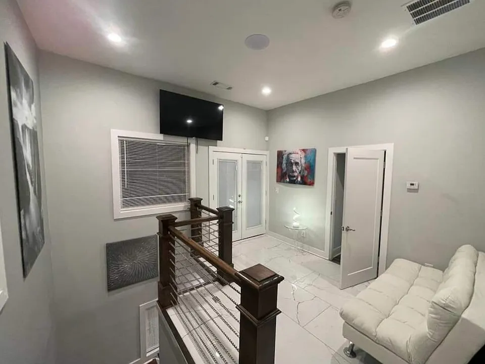 1932 Camellia Dr