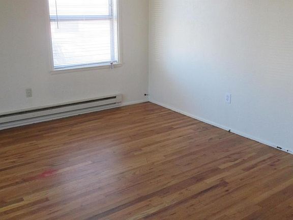 2nd image of 675 Holbrook Dr #675