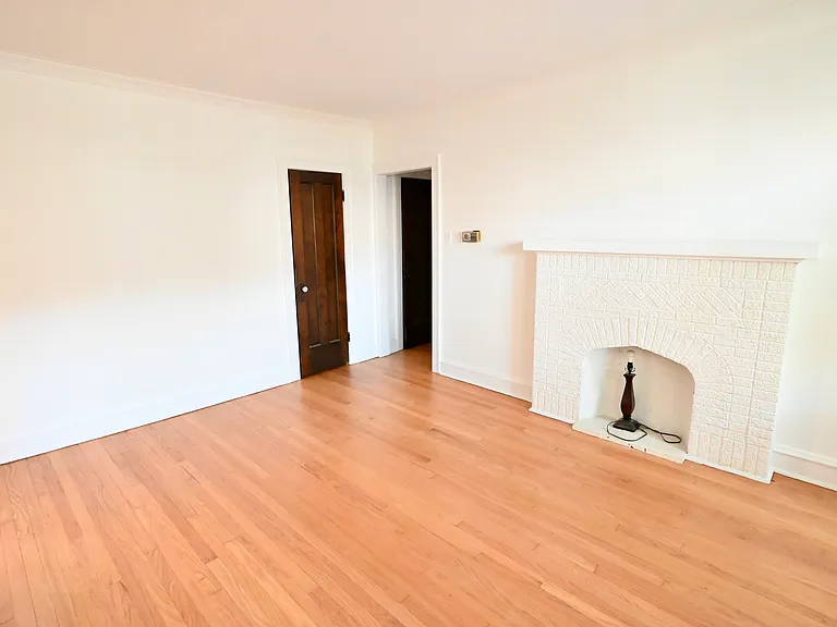 2421 W Ardmore Ave #1 — Photo 4