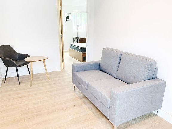5th image of 1436 W 36th Pl #6