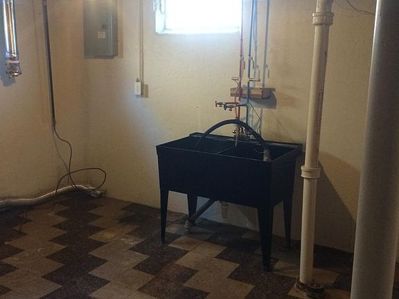 5th image of 23051 Lambrecht Ave
