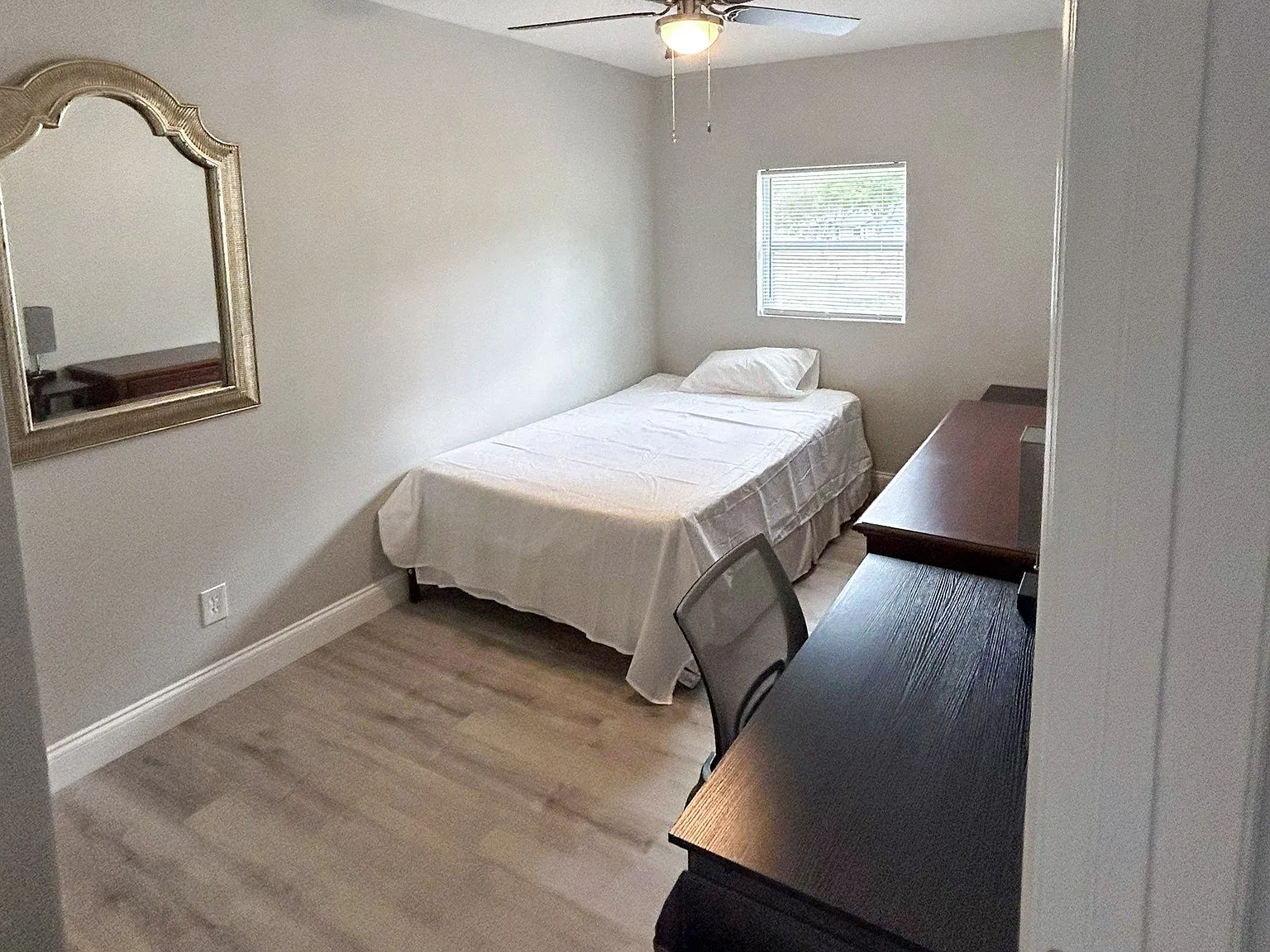 4 bed, 2.0 bath, 1372 sqft, $910 — Photo 1