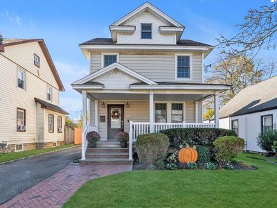 60 Peterson Place, Lynbrook, NY, 11563