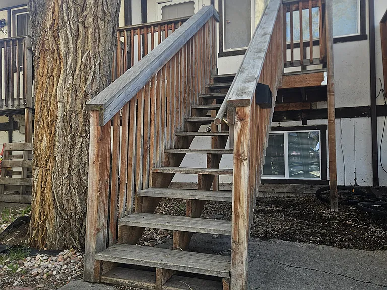 872 Russell St — Photo 2