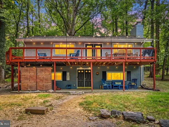 202 Huckleberry Ln, Harpers Ferry, WV 25425