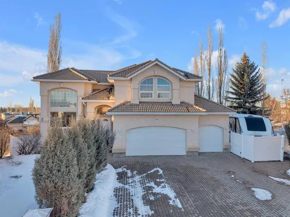 25 SE Ashmore Close, Red Deer, AB T4R 2R7