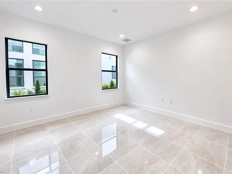 12770 Woodbury Dr — Photo 16