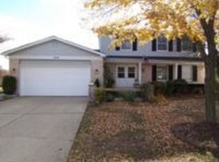 1291 W New Britton Dr, Hoffman Estates, IL 60192