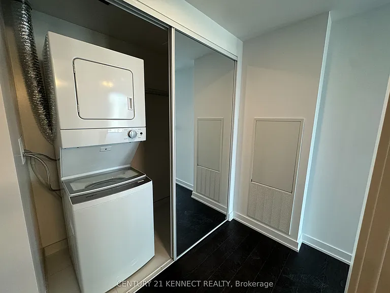 238 Simcoe St #1609 — Photo 16