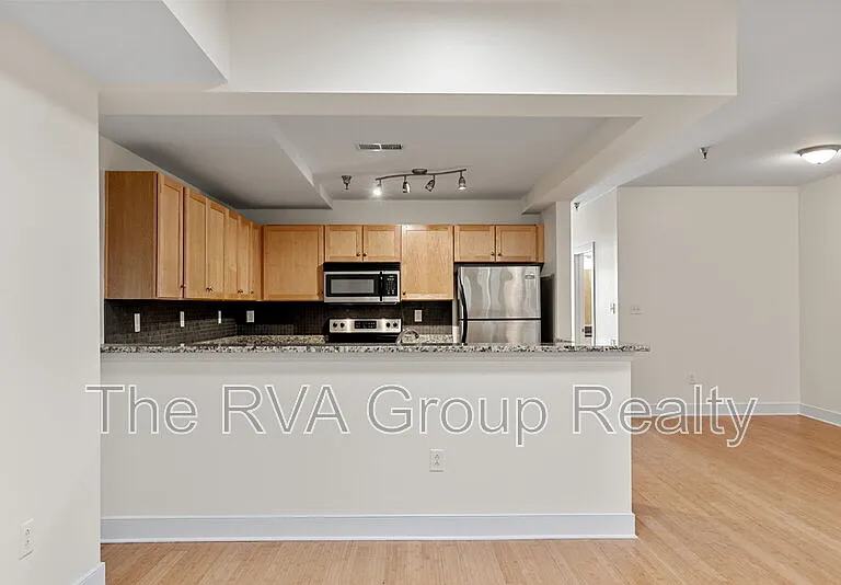 110 W Marshall St #27 — Photo 12