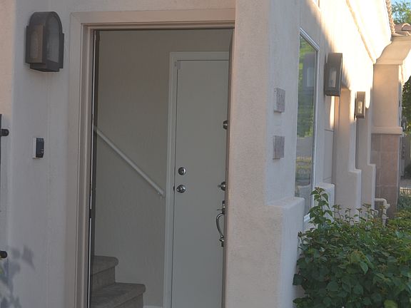 4th image of 1747 E Northern Ave Unit 206