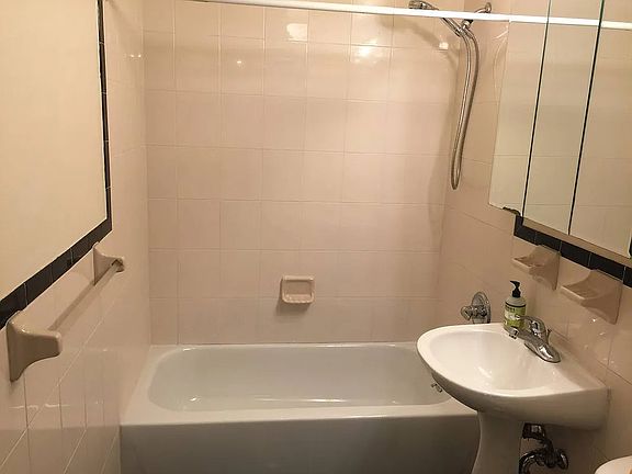 4th image of 1443 28th Ave APT 1E