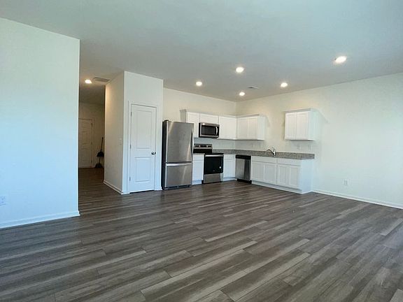 3rd image of 1047 Paddington Dr