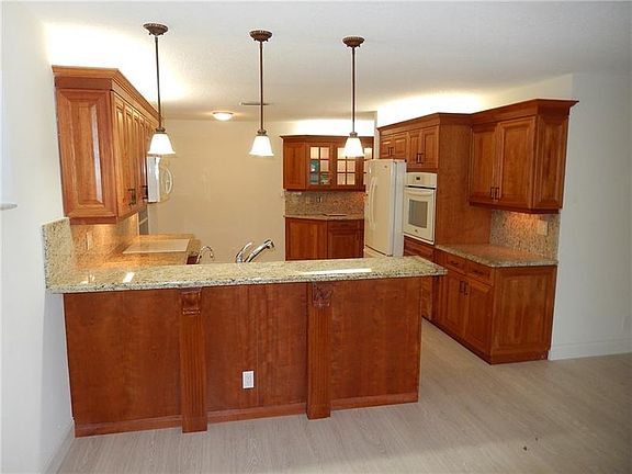 3rd image of 3548 Lincoln Way