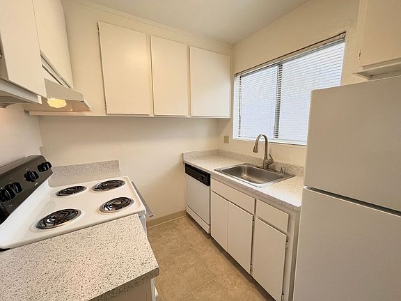 3rd image of 2421 E St APT 6