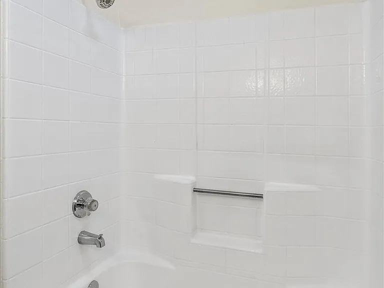 200 E Windsor Rd #1 — Photo 31