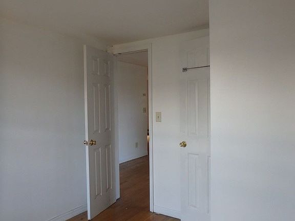 4th image of 933 Pacific St #2
