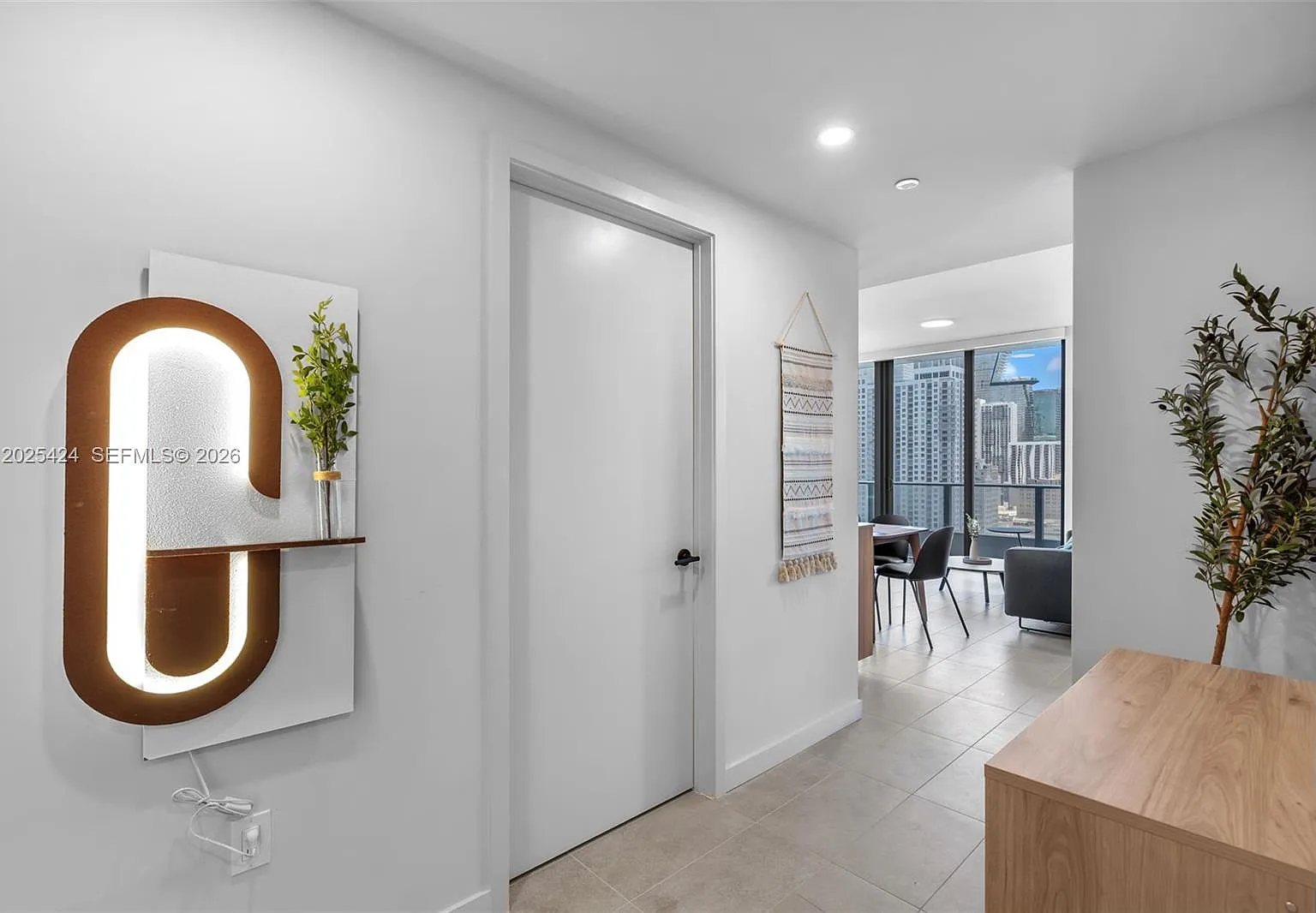 2 bed, 2.0 bath, 760 sqft, $4,700 — Photo 2