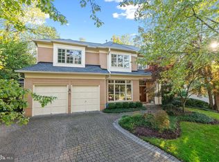 7016 Winterberry Ln, Bethesda, MD 20817