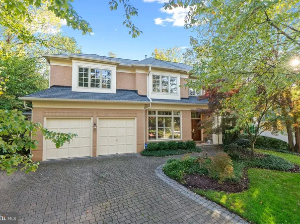 7016 Winterberry Ln, Bethesda, MD 20817