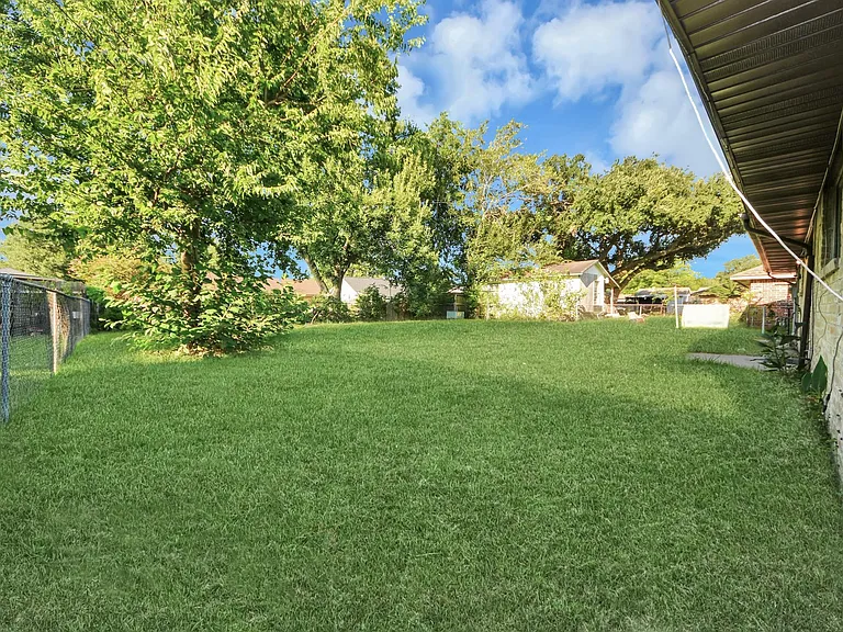 3806 Charriton Dr — Photo 19