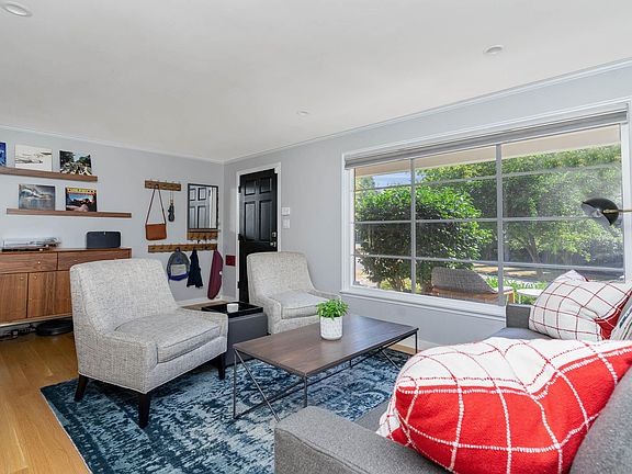 4th image of 5611 45th Ave NE