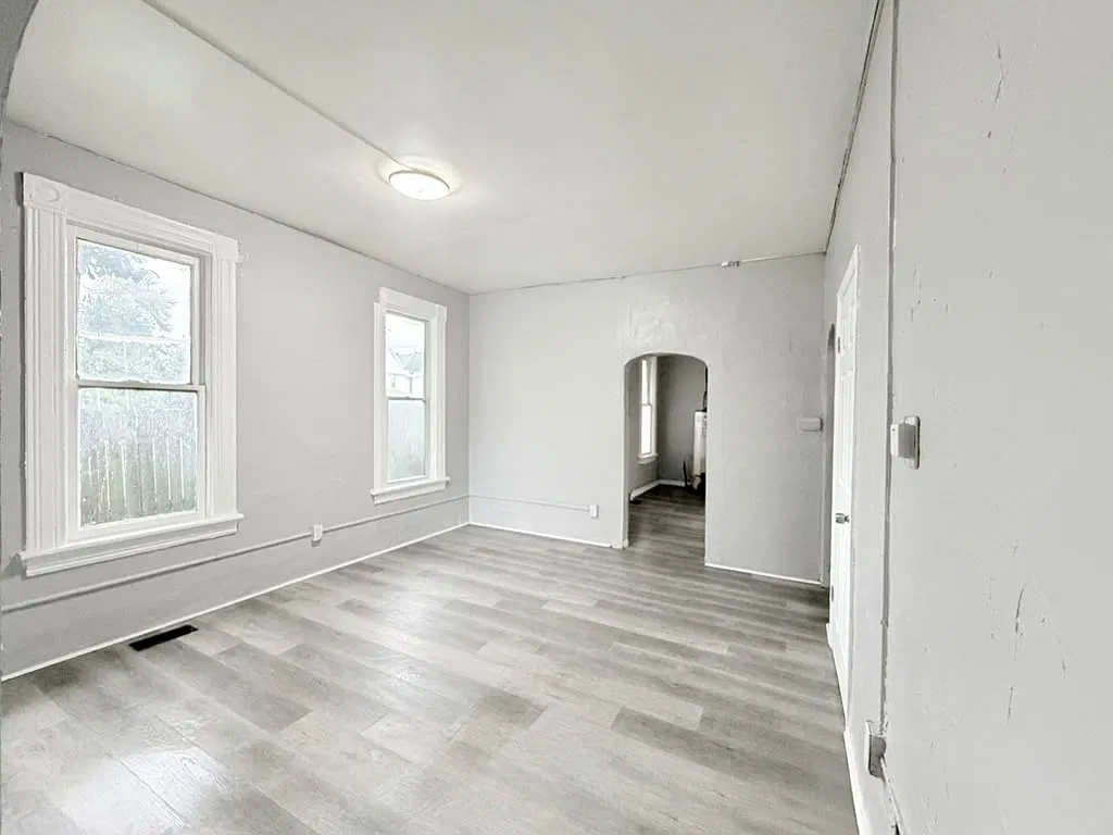 5 bed, 1364 sqft, $1,125 — Photo 2