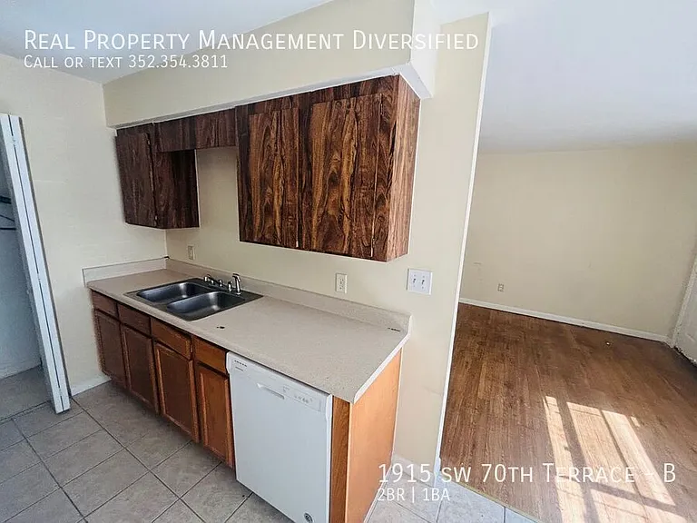 1915 SW 70th Ter #B — Photo 6