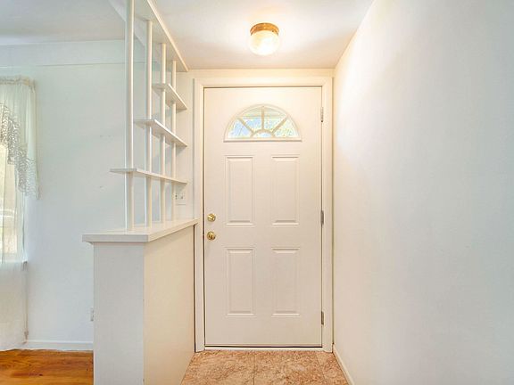 4th image of 1330 Oakwood Dr