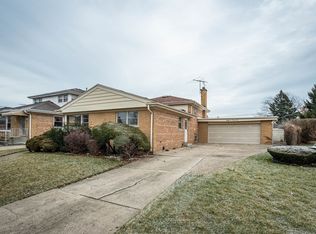 8637 N Elmore St, Niles, IL 60714