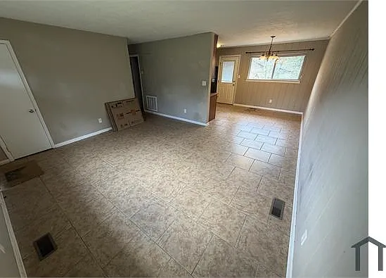 2 bed, 850 sqft, $1,300 — Photo 3