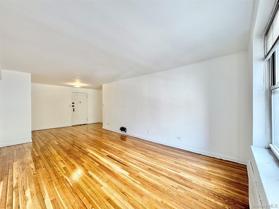 1st image of 8337 Saint James Avenue Unit 3S