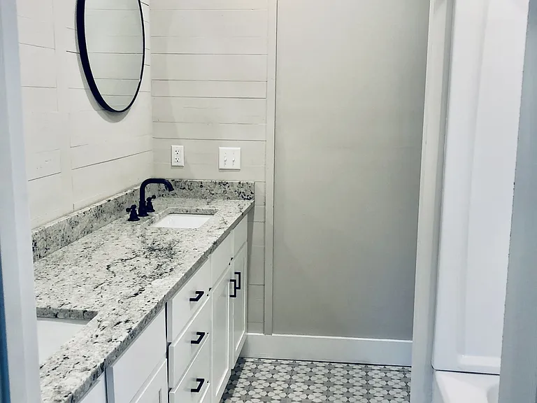 702 Radford St — Photo 2