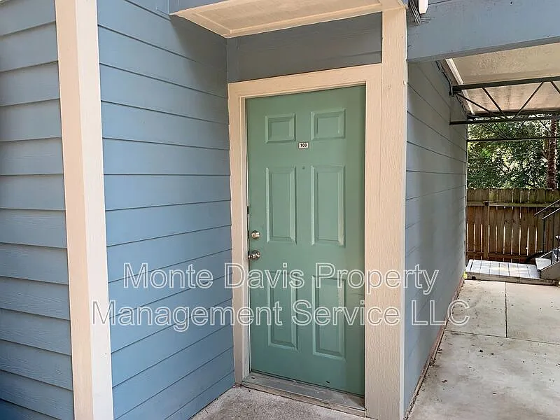2 bed, 1.0 bath, 900 sqft, $1,395 — Photo 2