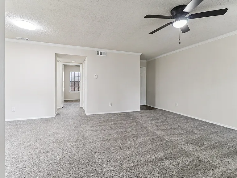 B2 Livingroom to hall