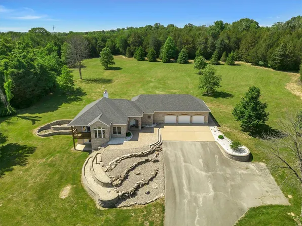 2389 Desloge Estates Dr, Villa Ridge, MO 63089