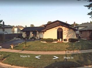 18407 Maple St, Lansing, IL 60438