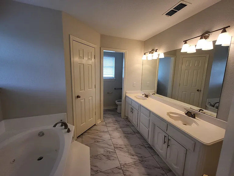 1109 Westgrove Dr — Photo 7