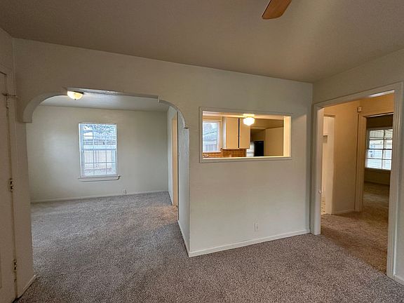 4th image of 1404 & 1404-1/2 Stockton Ave