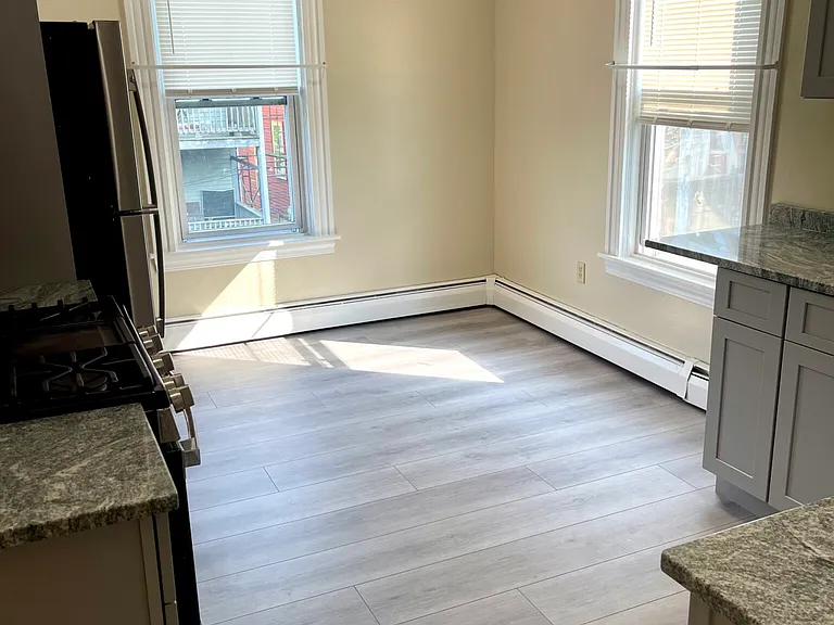 17 Erie St #3 — Photo 6