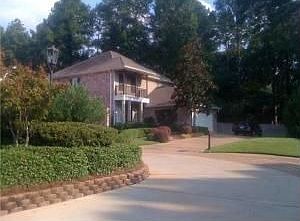 2nd image of 9114 Colonial Gdns