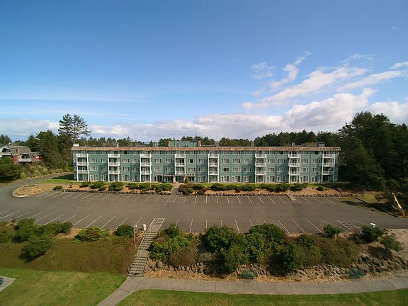 3rd image of 710 W Hancock