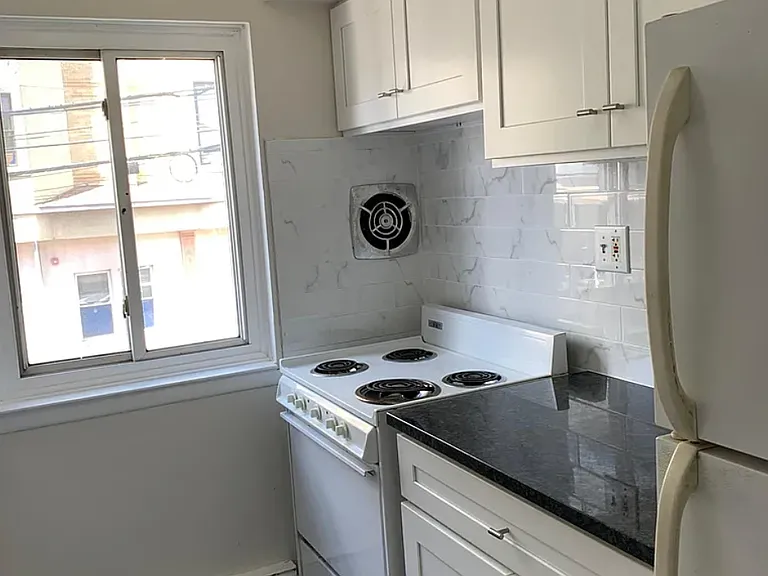 3326 Palisade Ave #B1 — Photo 7