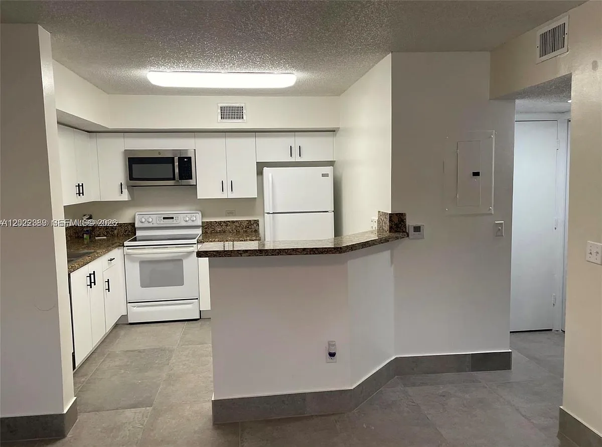 Building Photo - 3660 N 56th Ave #609