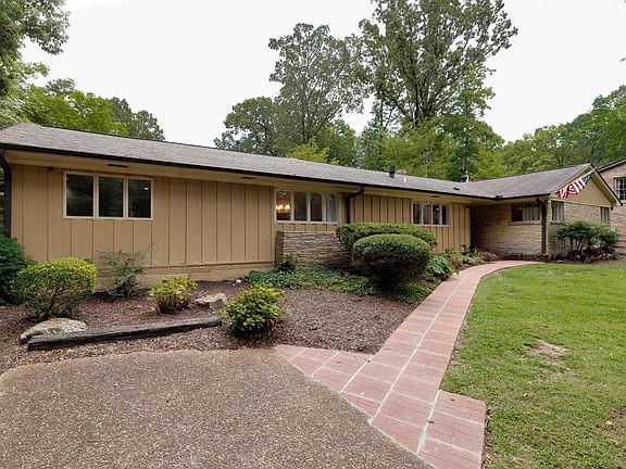 3rd image of 1320 E Crestwood Dr