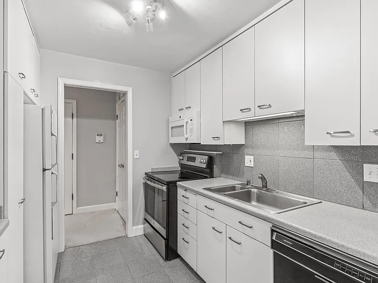 385 Jayne Ave #309 — Photo 2