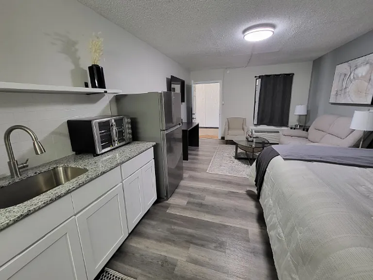1 bed 1 bath All Bills Paid — Photo 17