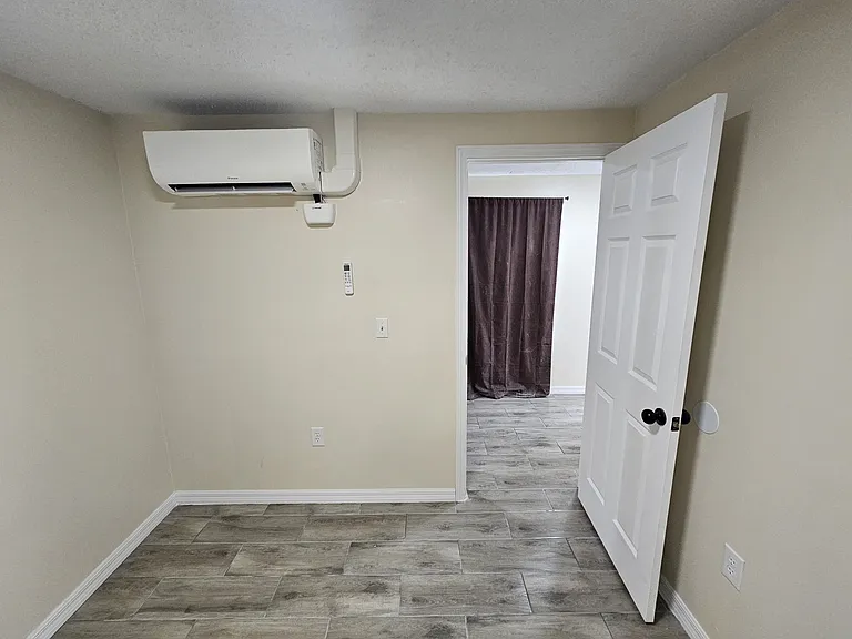 S Sunland Dr — Photo 3
