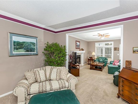 3rd image of 12815 Garnett Ln